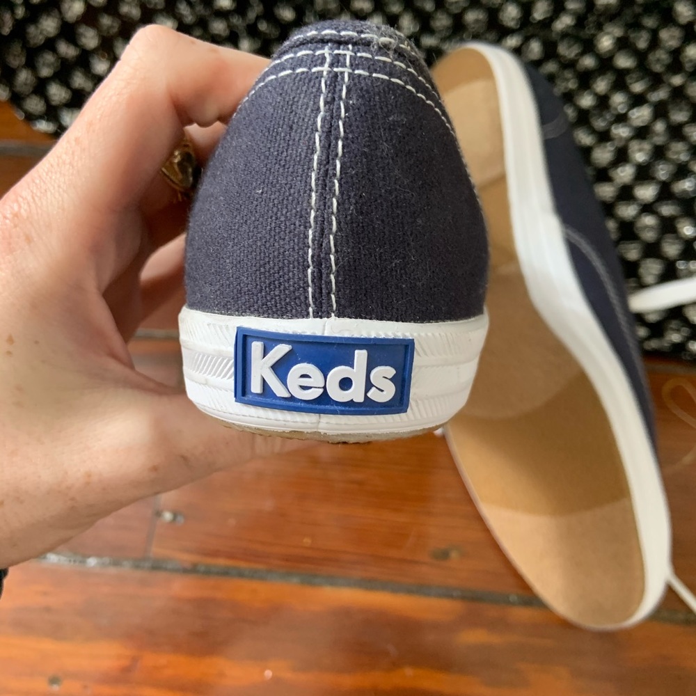 Never worn navy Ked’s size 8 slim (rare width) - Picture 5 of 6